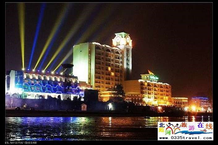 秦皇島海景酒店(原海景假日酒店)是秦皇島酒店中距離海灘最近海景效果最好掛牌五星級(jí)海景度假酒店,東戴河佳兆業(yè)鉑域酒店客房會(huì)議餐飲咨詢預(yù)訂電話0335-3522599. 秦皇島海景酒店(原海景假日酒店)是秦皇島酒店中距離海灘最近海景效果最好掛牌五星級(jí)海景度假酒店,東戴河佳兆業(yè)鉑域酒店客房會(huì)議餐飲咨詢預(yù)訂電話0335-3522599.