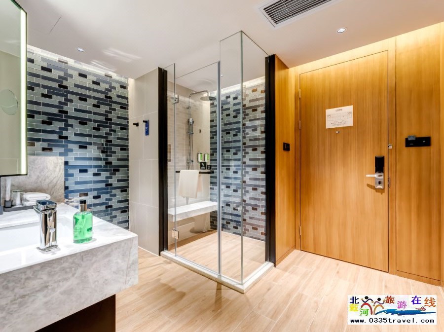 秦皇島海港萬(wàn)楓酒店電話18633570222