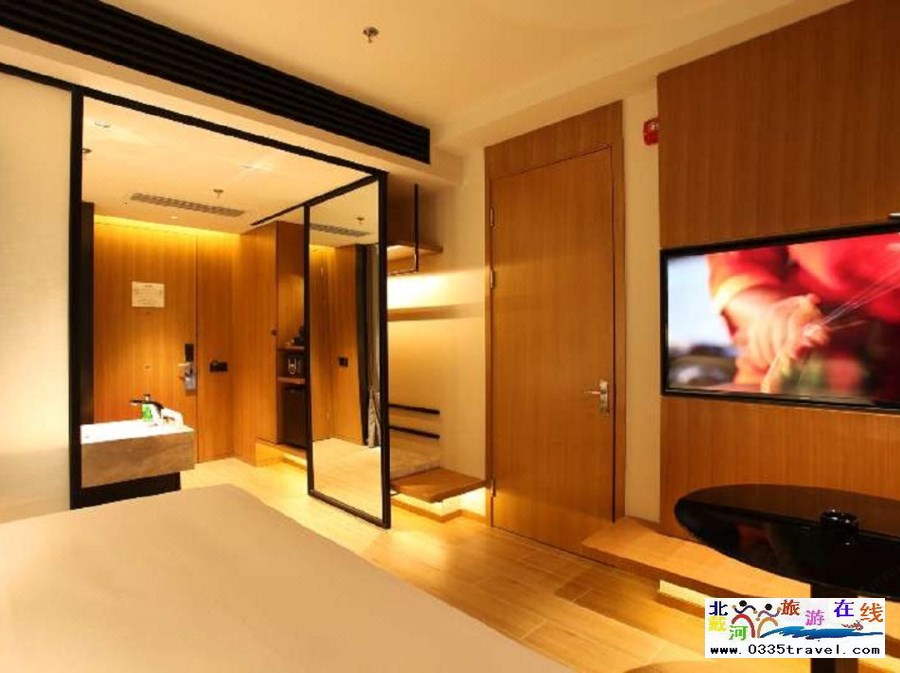 秦皇島海港萬(wàn)楓酒店電話18633570222