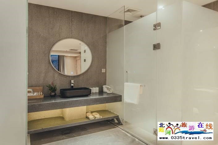 秦皇島山海間溫泉藝術(shù)中心酒店