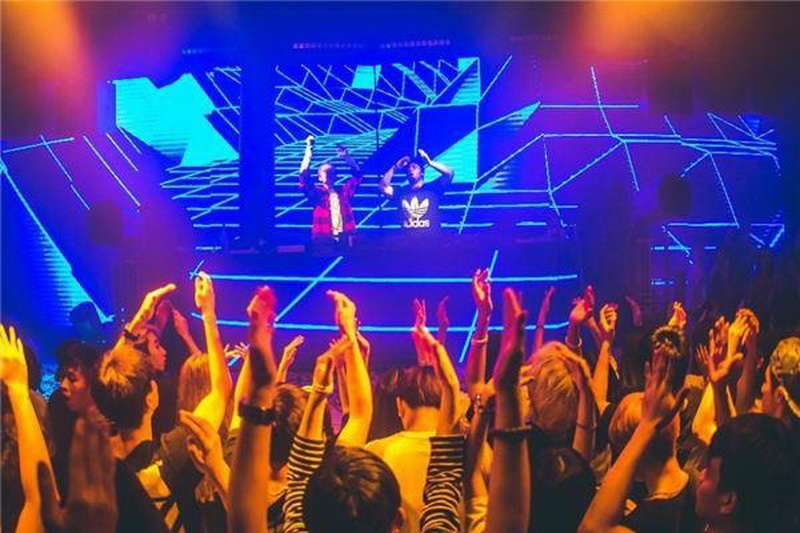 秦皇島北戴河娛樂(lè)休閑歌廳酒吧夜場(chǎng)推薦：秦皇島邁阿密酒吧MiAMi CLUB—秦皇島北戴河網(wǎng)紅夜場(chǎng)酒吧